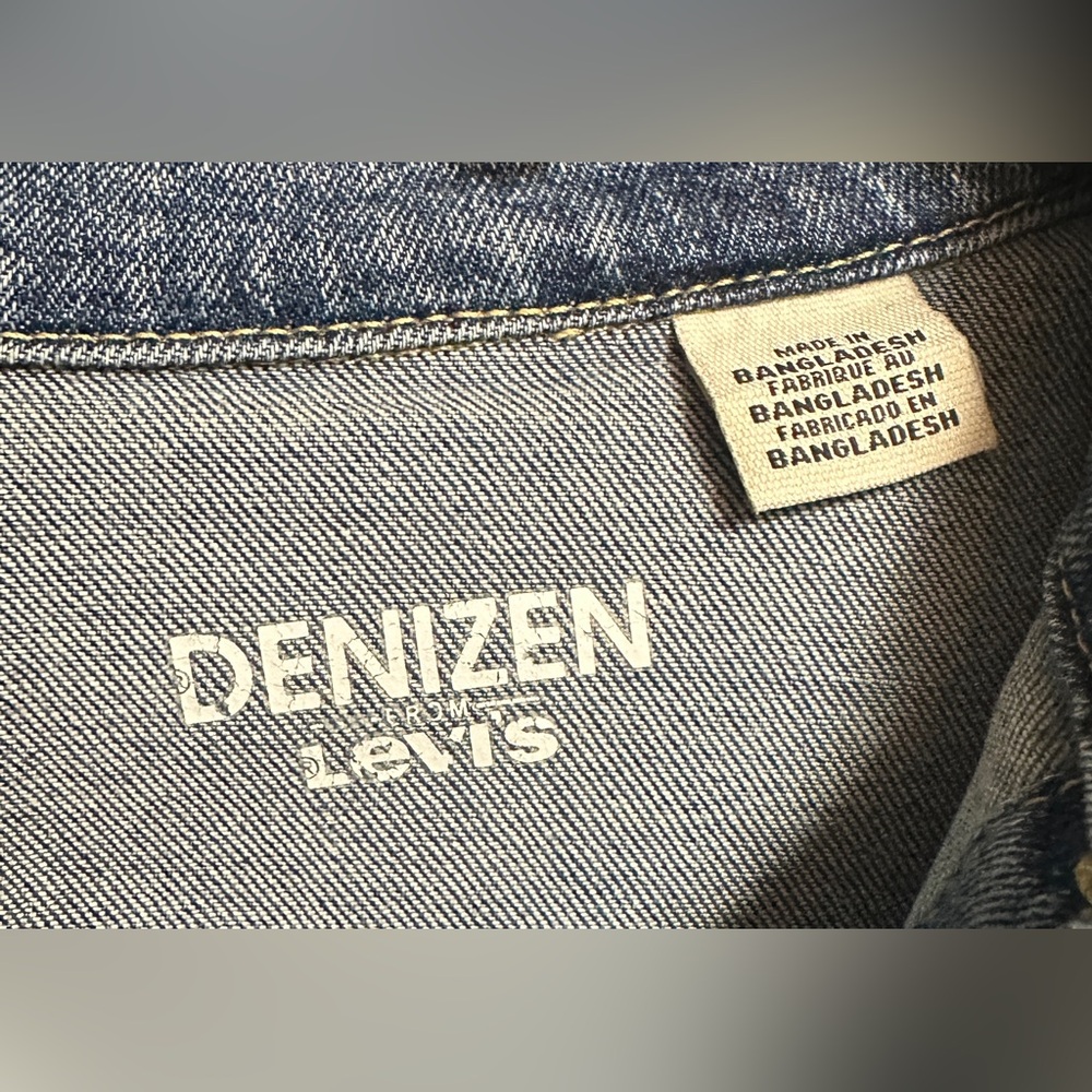 Levi’s Denizen Button Up Cropped Blue Denim Trucker Jacket Women’s Size Medium - Picture 9 of 12